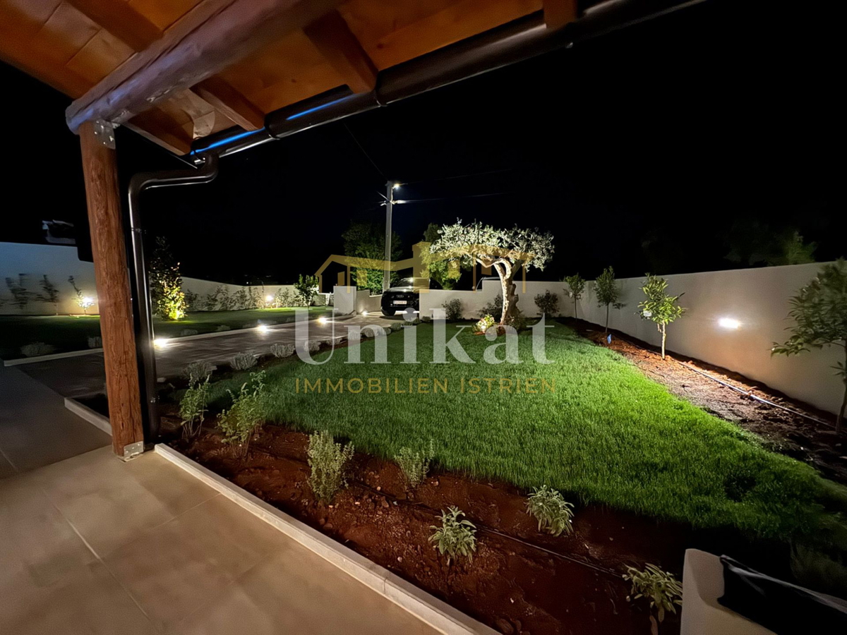 Casa in pietra ristrutturata con piscina